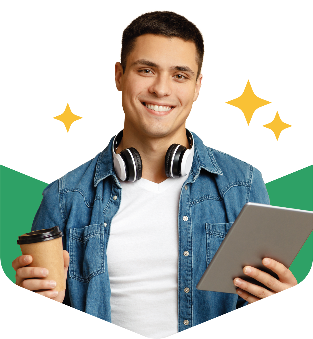 Homem jovem sorrindo com café e table nas mãos